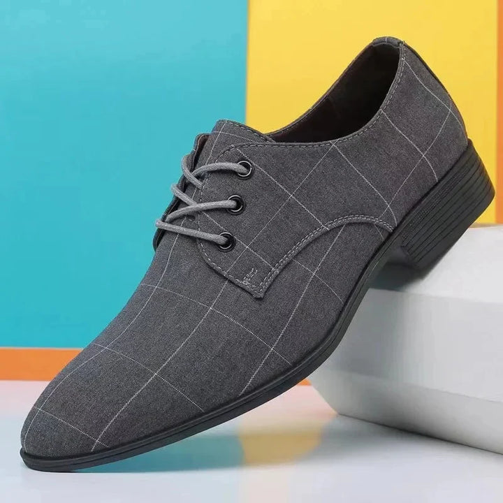 Grote smoking stijl formele lakschoenen