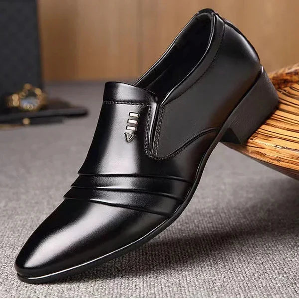 Grote smoking stijl formele lakschoenen